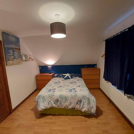 Chezzas Homestay Poole Exterior photo
