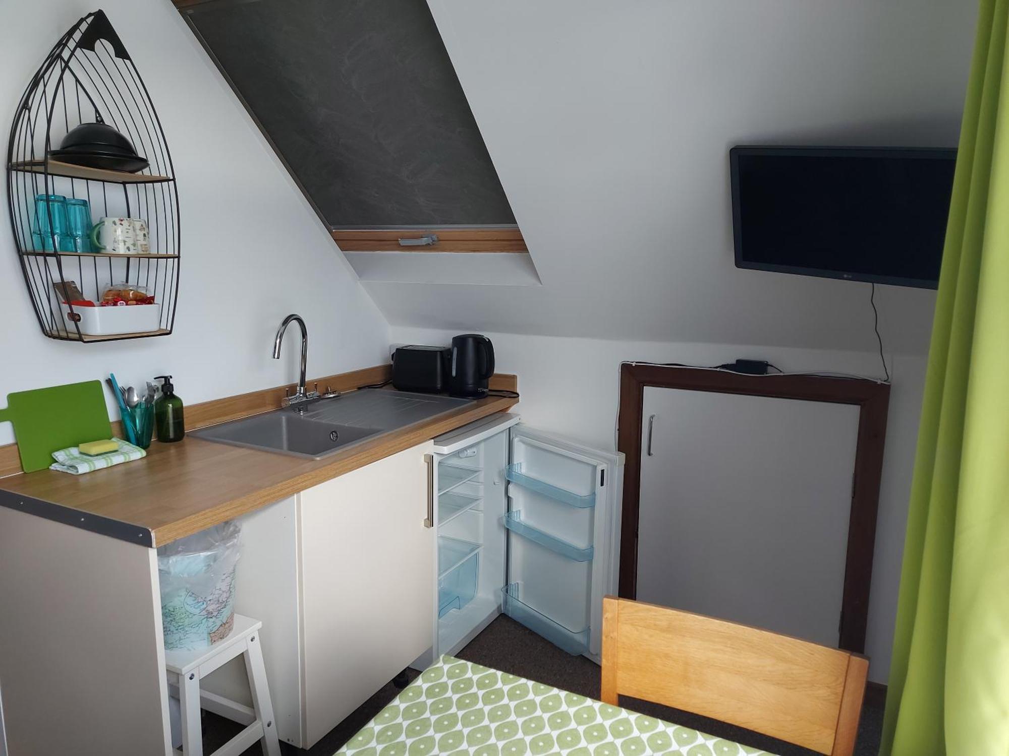 Chezzas Homestay Poole Exterior photo